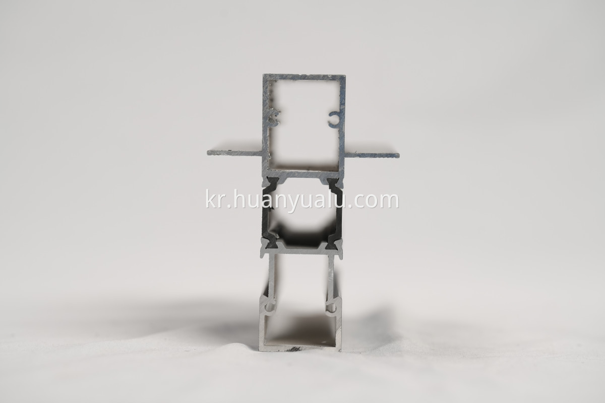 Thermal insulation profiles